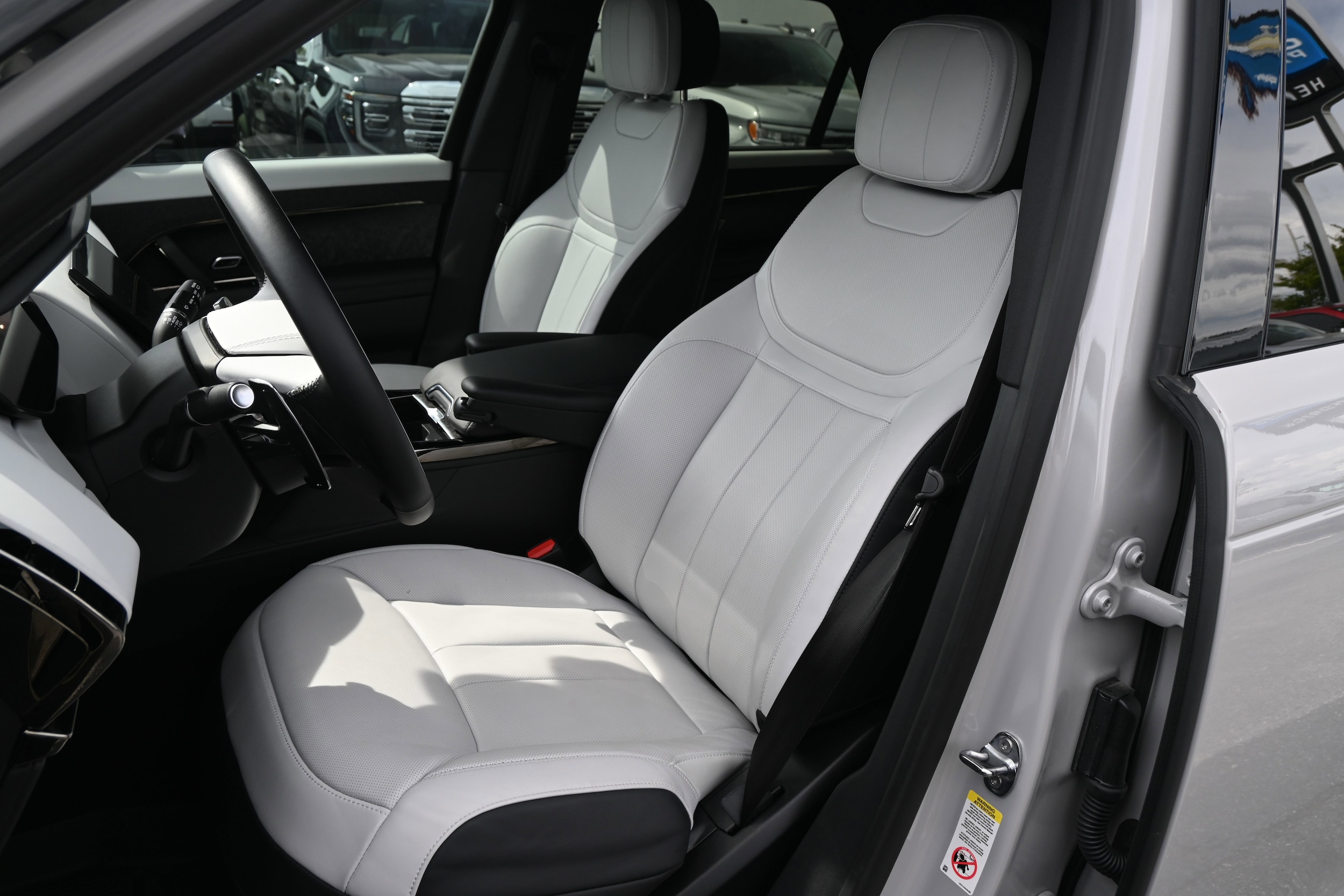 2025 Land Rover Range Rover Sport Dynamic SE photo 5