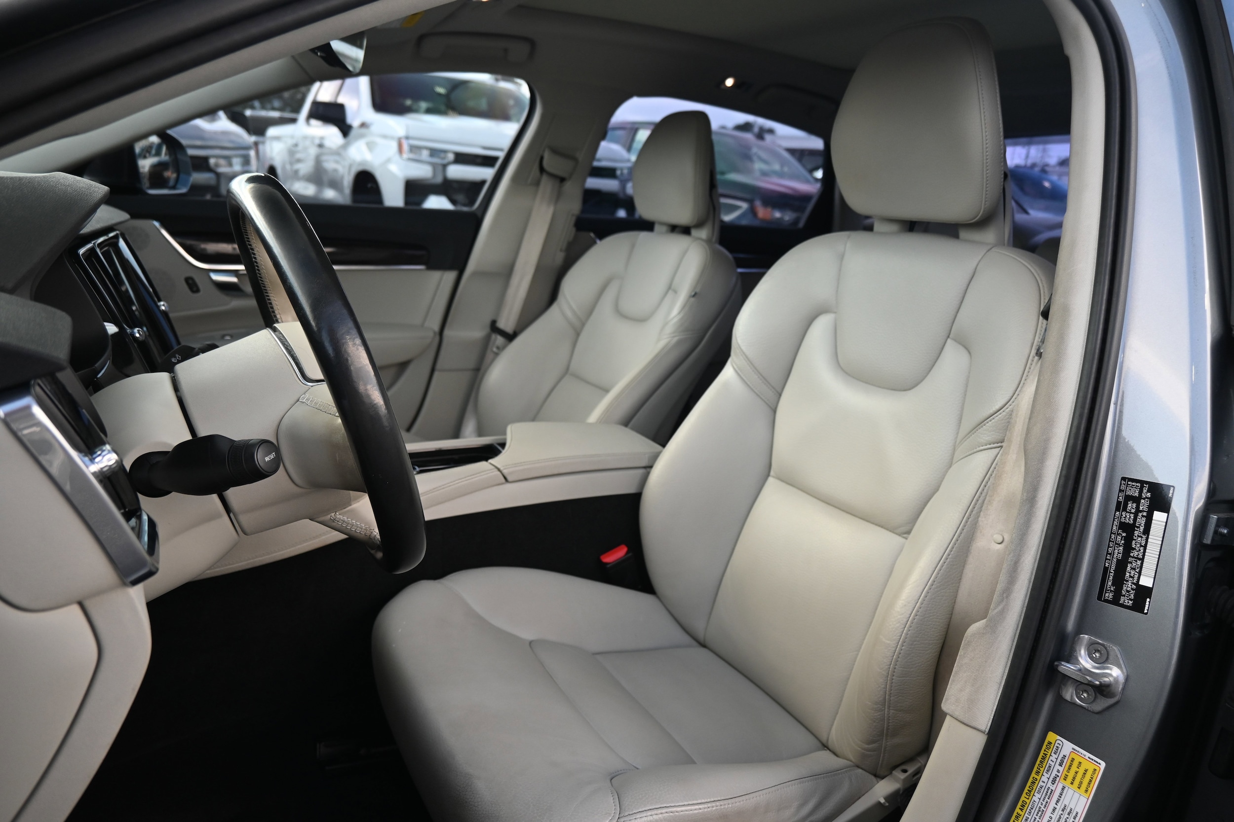 2018 Volvo S90 Momentum photo 6