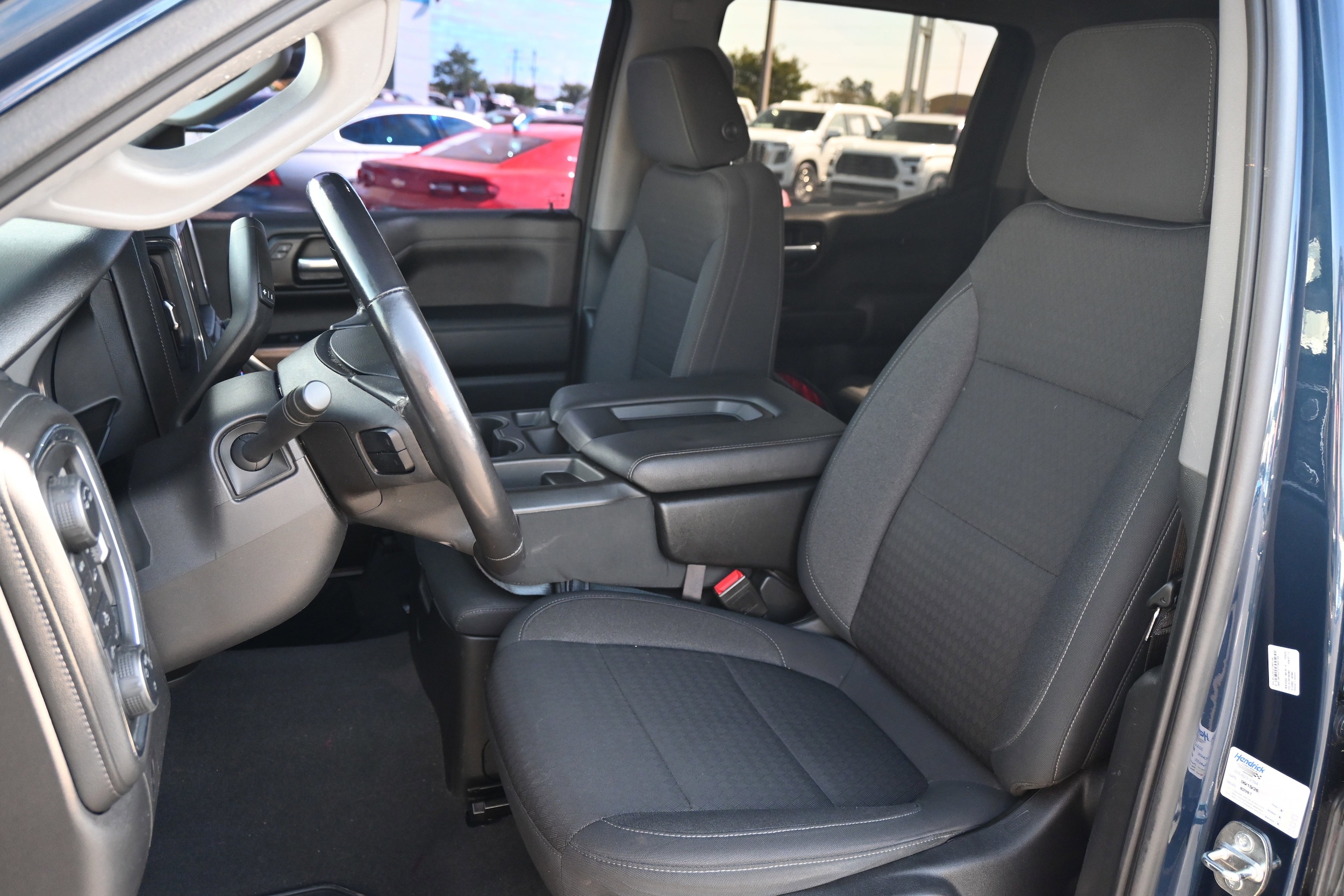 2021 Chevrolet Silverado 1500 LT photo 5