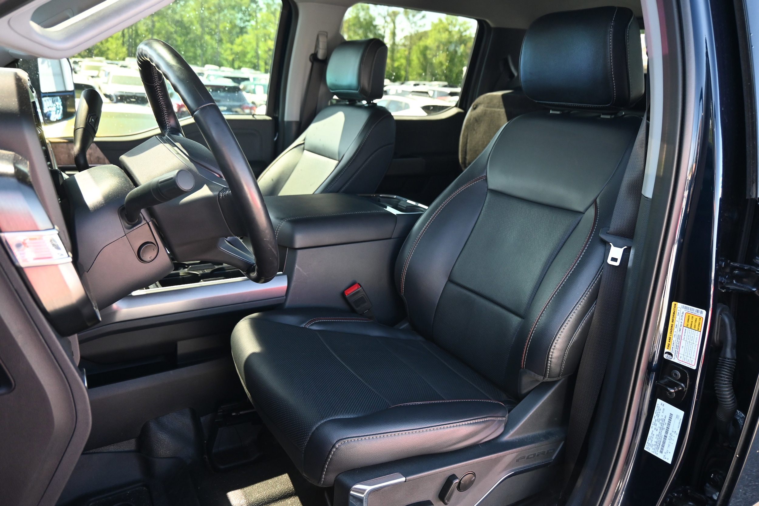 2024 Ford Super Duty F-250 SRW LARIAT photo 5