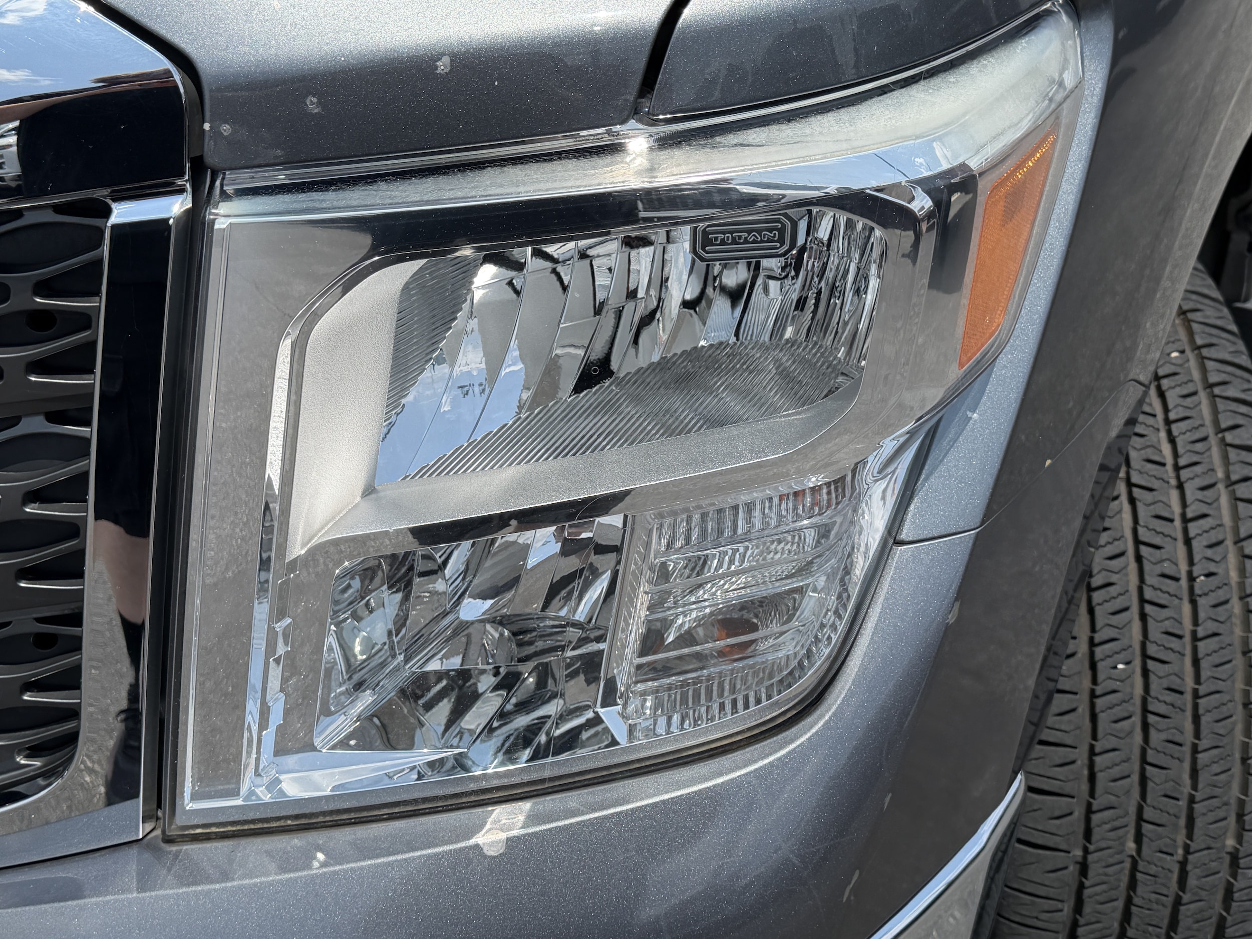 Nissan Titan SV