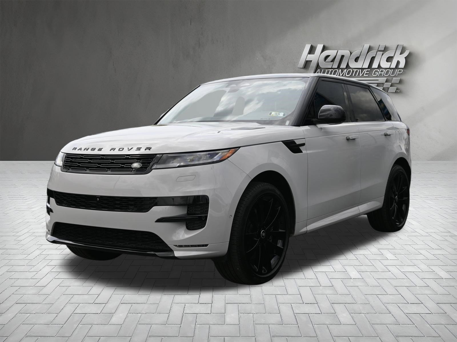 2025 Land Rover Range Rover Sport Dynamic SE photo 3