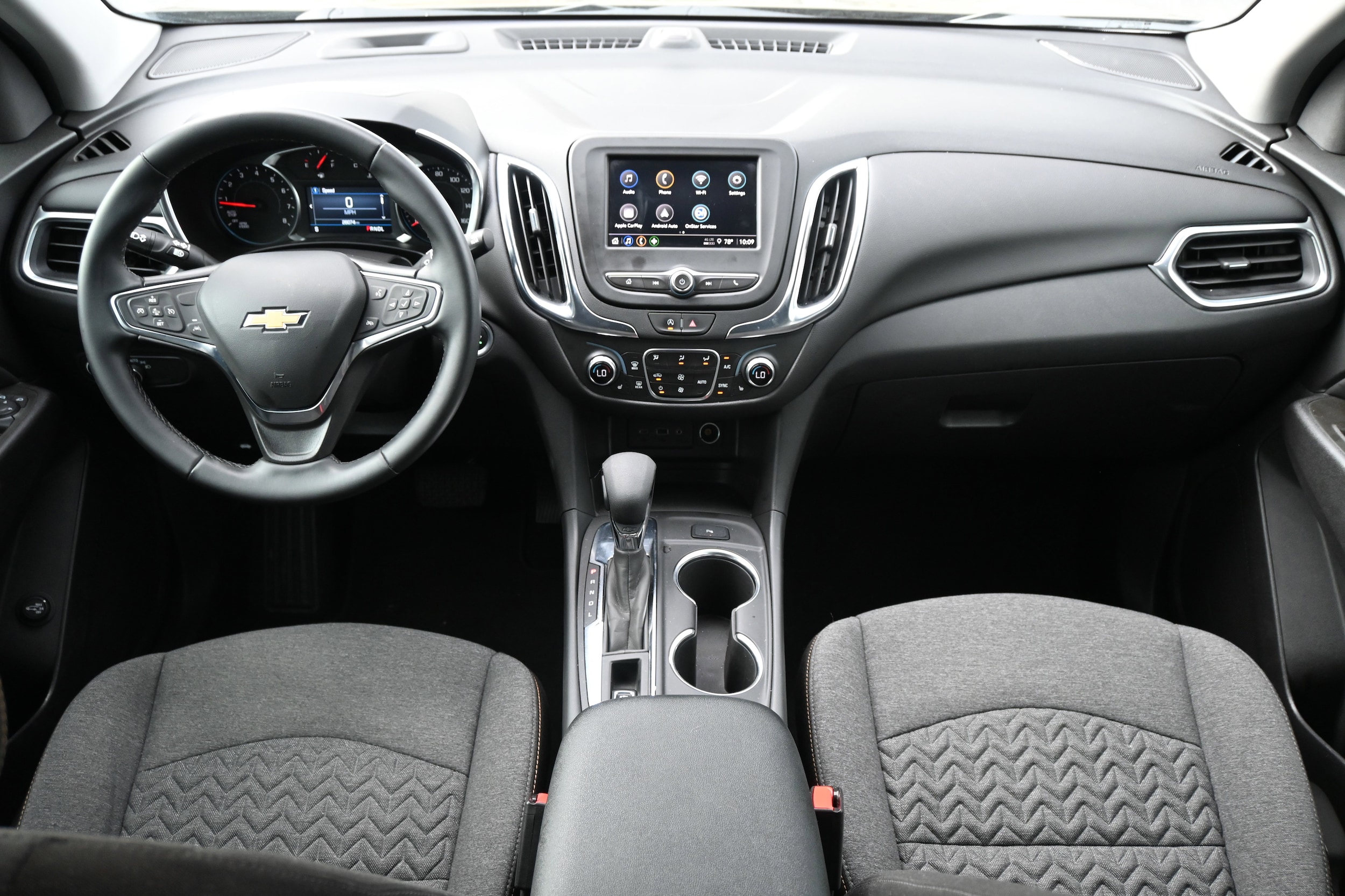 2024 Chevrolet Equinox LT photo 2
