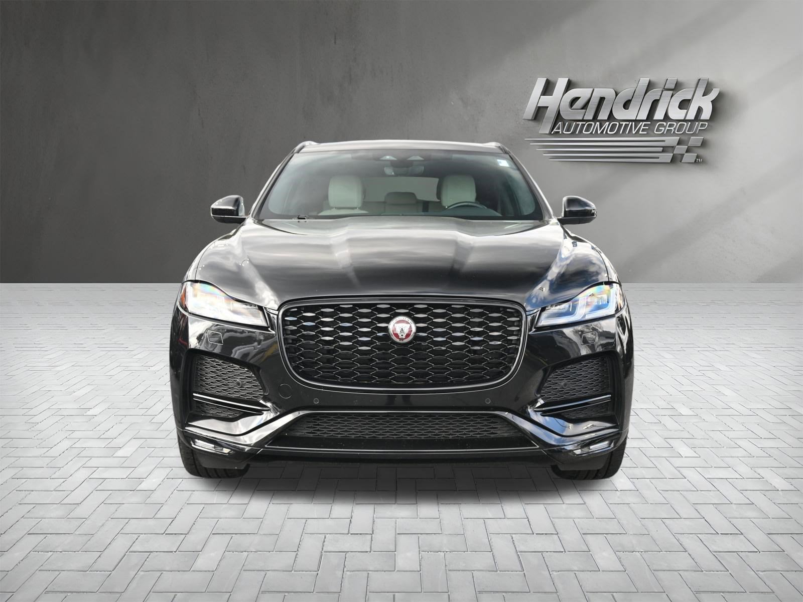 2023 Jaguar F-PACE S photo 4