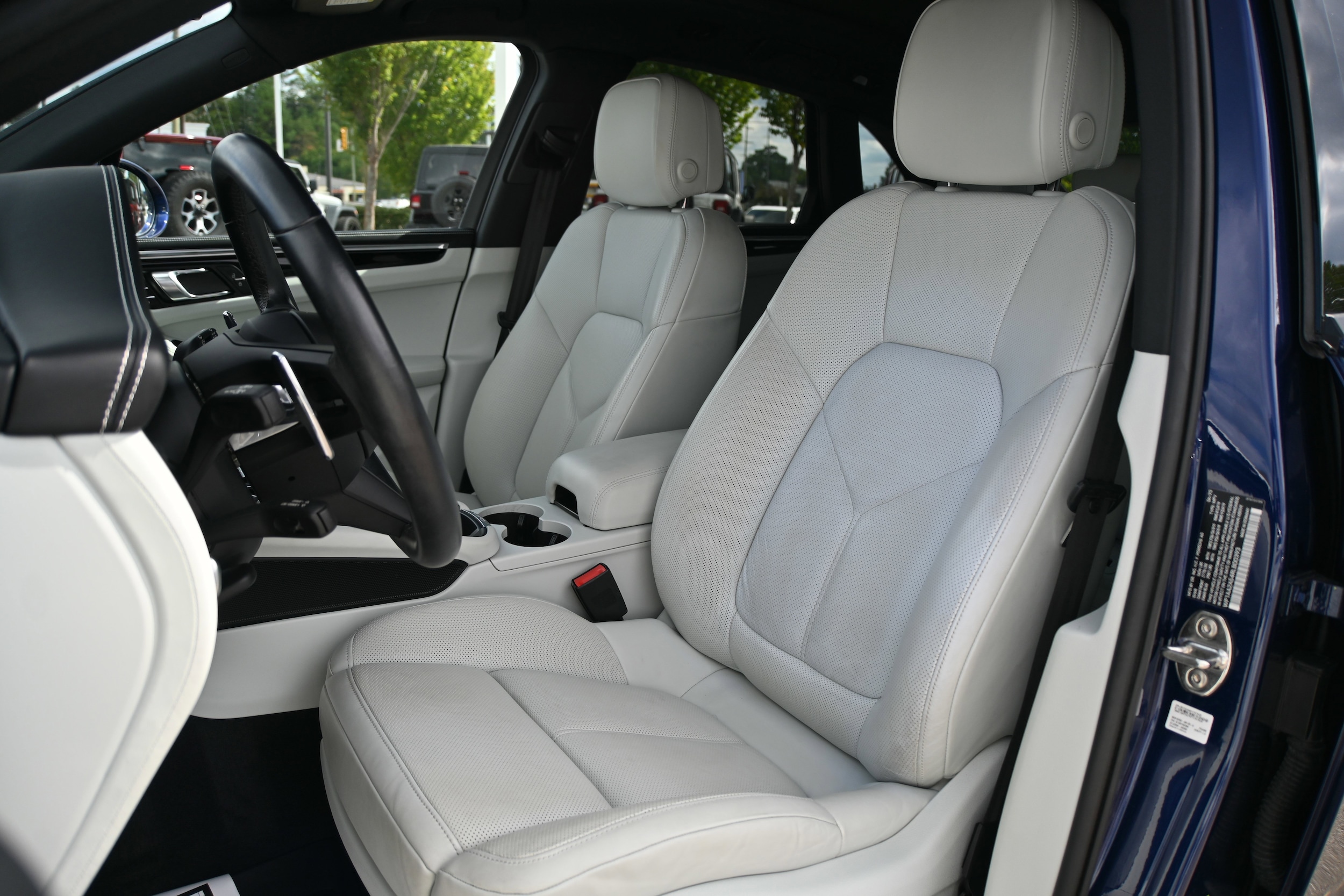 2024 Porsche Macan photo 5