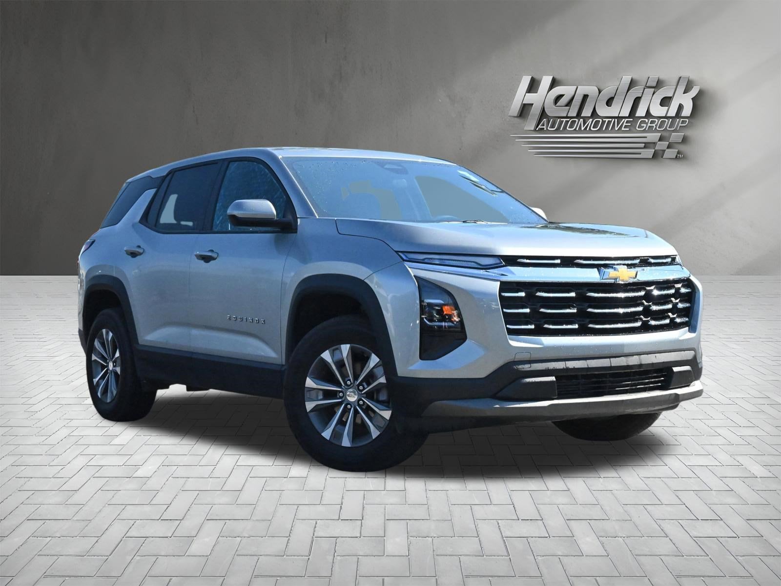 2026 Chevrolet Equinox FWD LT photo 2