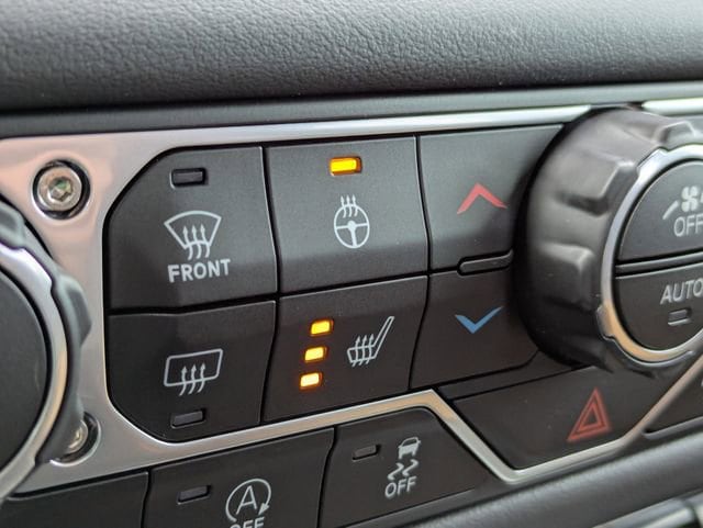 2025 Jeep Wrangler 4-Door Sahara - Photo 25