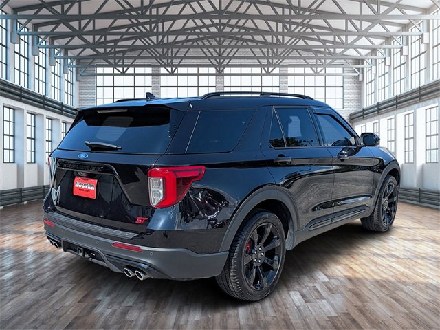 2024 Ford Explorer ST photo 2