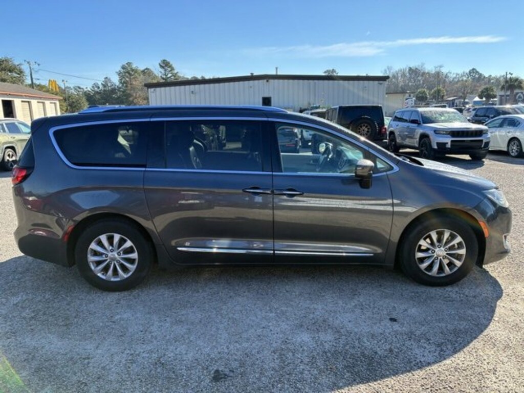 Used 2018 Chrysler Pacifica Touring L Van