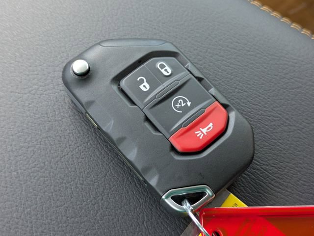 2025 Jeep Wrangler 4-Door Sahara - Photo 33