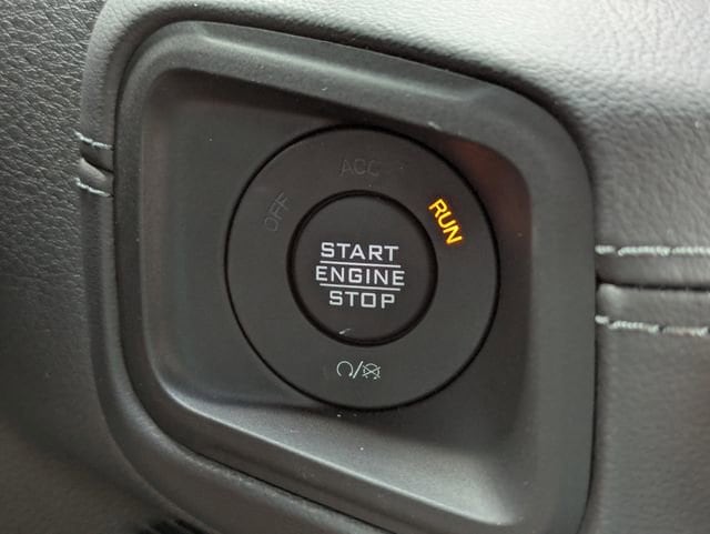 2025 Jeep Wrangler 4-Door Sahara - Photo 32