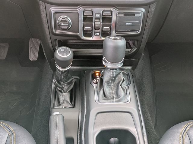 2025 Jeep Wrangler 4-Door Sahara - Photo 18