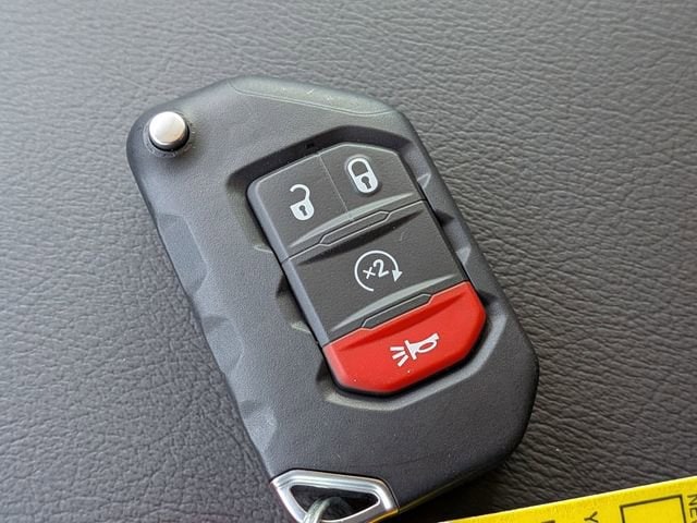 2025 Jeep Wrangler 4-Door Sahara - Photo 29