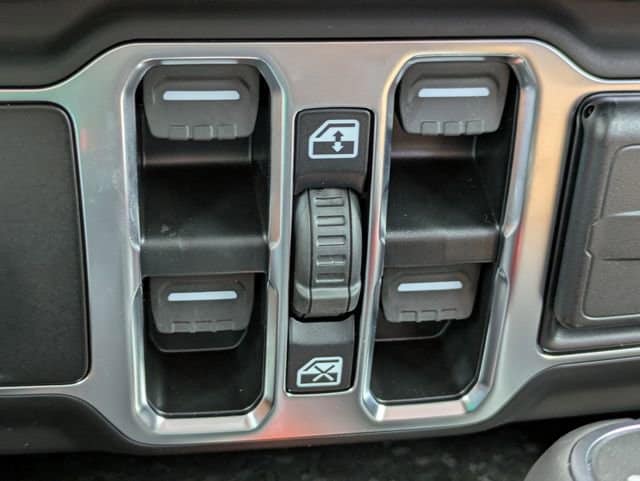 2025 Jeep Wrangler 4-Door Sahara - Photo 26