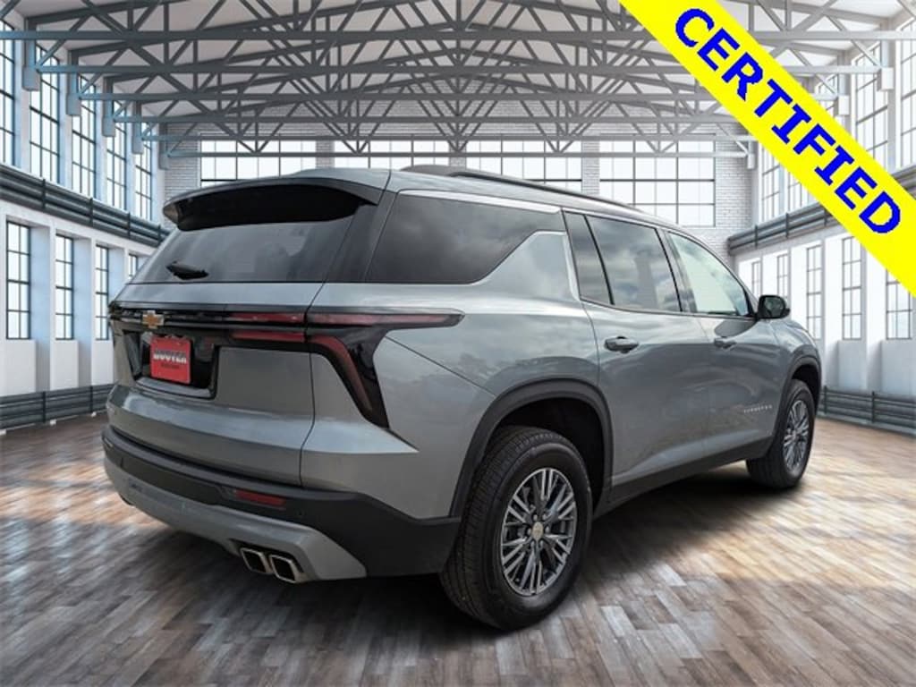 Used 2025 Chevrolet Traverse LT SUV