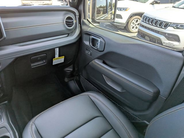 2025 Jeep Wrangler 4-Door Sahara - Photo 16