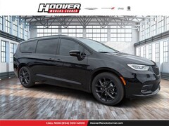 2026 Chrysler Pacifica Select Passenger Van