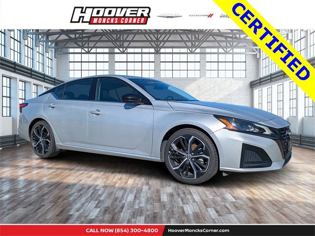 2024 Nissan Altima SR's photo