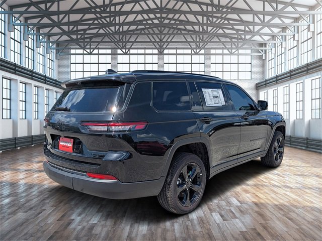 2025 Jeep Grand Cherokee Limited photo 2