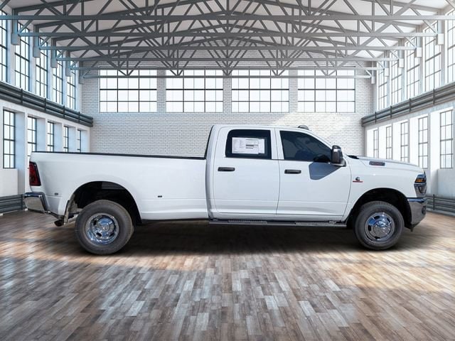 2026 RAM 3500 Tradesman - Photo 3