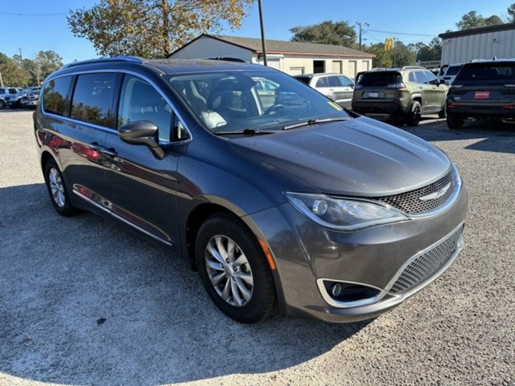 Used 2018 Chrysler Pacifica Touring L Van