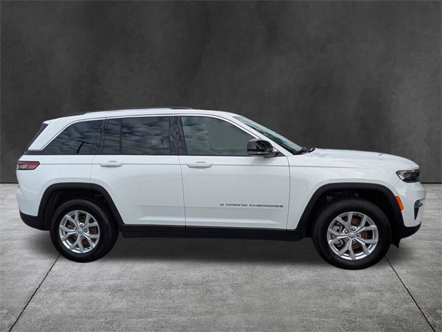 2024 Jeep Grand Cherokee Limited photo 2
