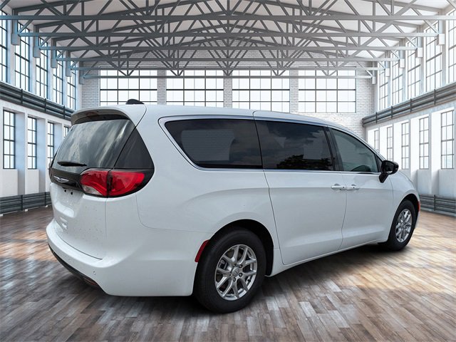 2025 Chrysler Voyager LX photo 3