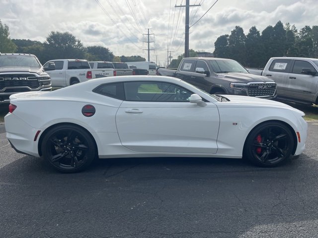 2022 Chevrolet Camaro 1LT photo 2