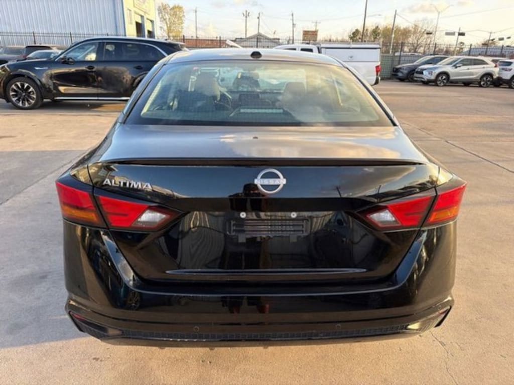 Used 2025 Nissan Altima SV Sedan