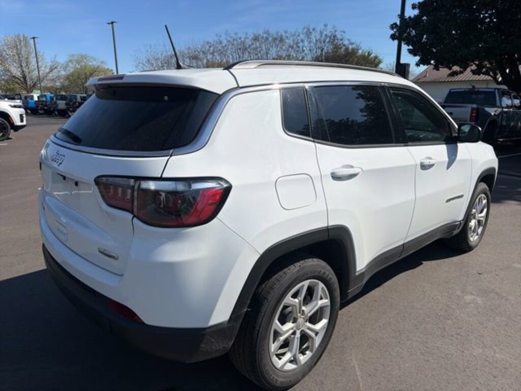 Used 2024 Jeep Compass Latitude SUV