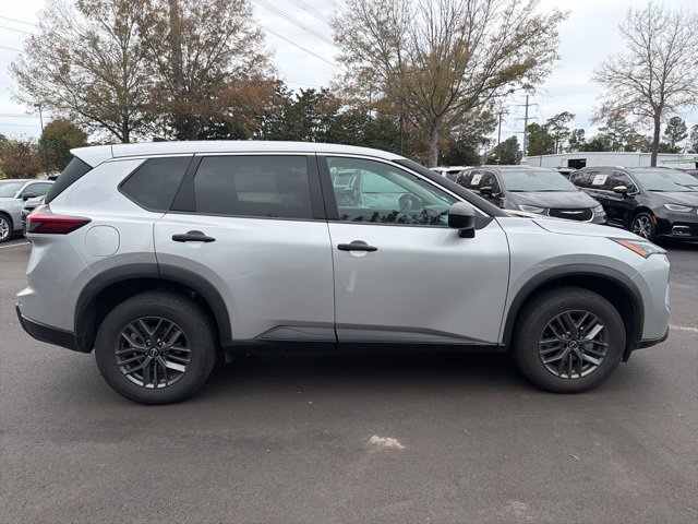 2024 Nissan Rogue S photo 2