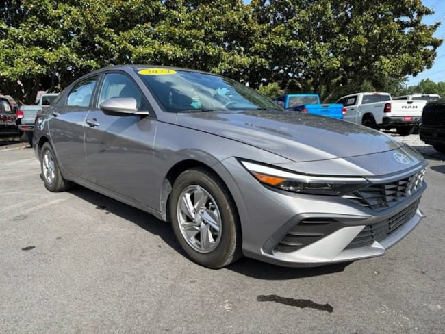 2024 Hyundai Elantra SE Sedan
