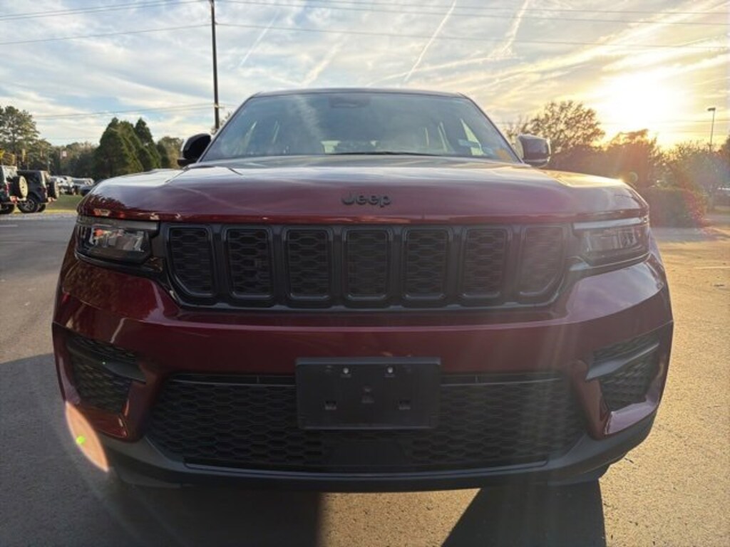 Used 2023 Jeep Grand Cherokee Altitude SUV