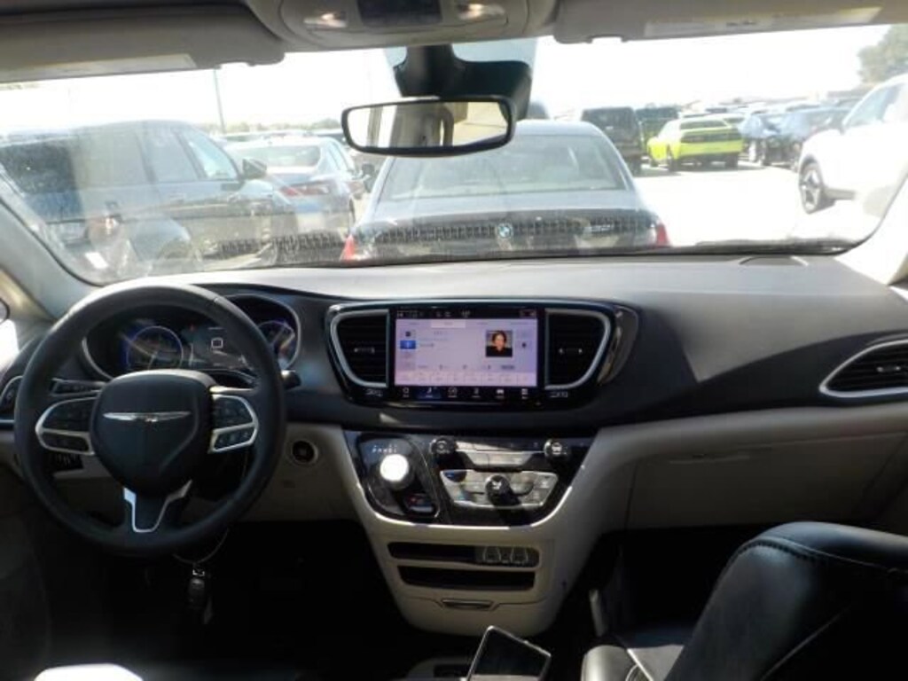 Used 2023 Chrysler Pacifica Touring L Van Passenger Van