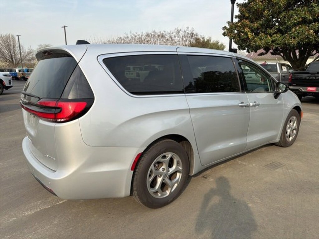 Used 2024 Chrysler Pacifica Limited Van Passenger Van