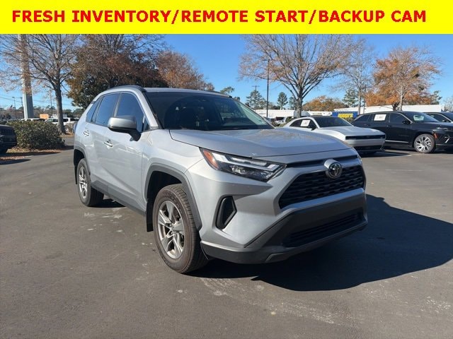 2024 Toyota RAV4 XLE's photo