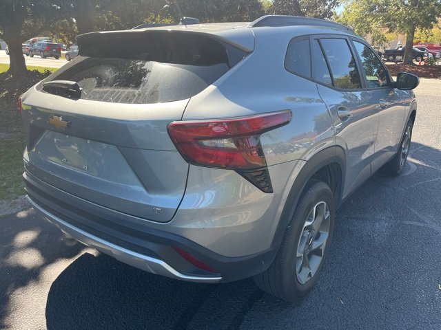 2024 Chevrolet Trax LT photo 3