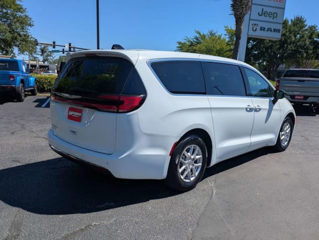 Used 2024 Chrysler Pacifica Touring L Van Passenger Van