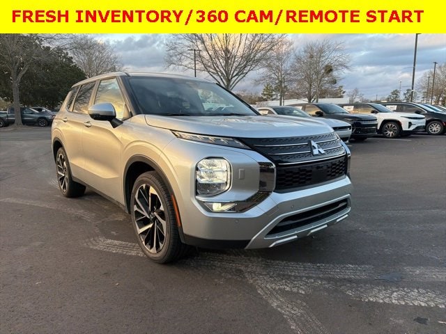 2024 Mitsubishi Outlander SE's photo