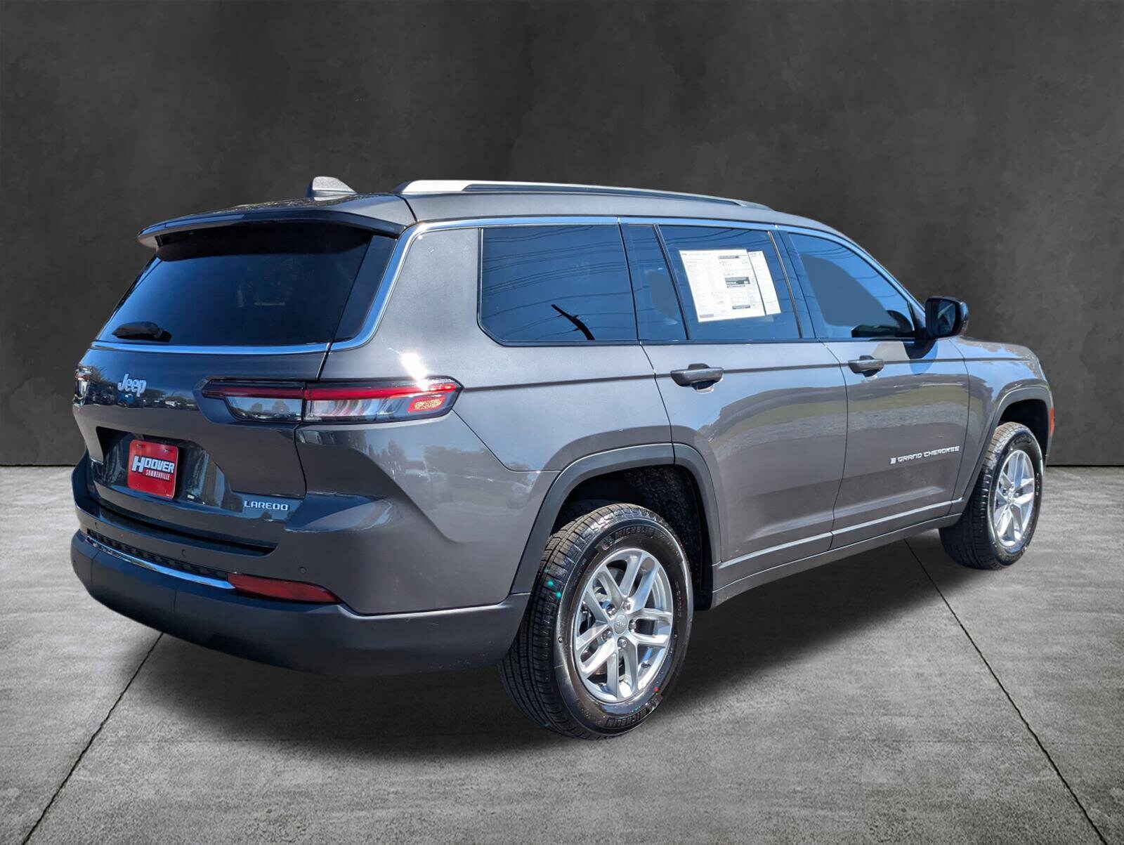 2025 Jeep Grand Cherokee Laredo Sport photo 2