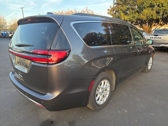 2022 Chrysler Pacifica Touring L photo 3