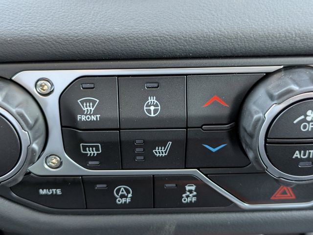 2025 Jeep Wrangler 4-Door Sahara - Photo 26