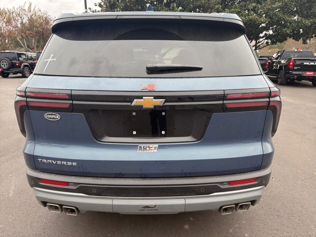 2026 Chevrolet Traverse photo 2