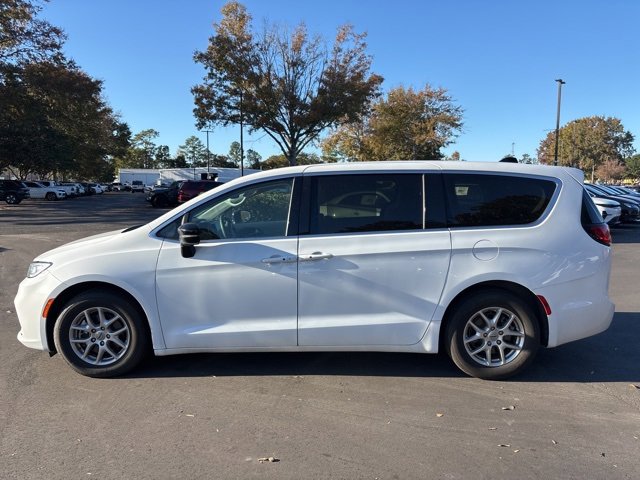 2024 Chrysler Pacifica Touring L photo 4