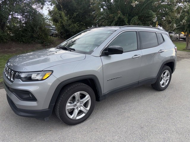2024 Jeep Compass Latitude photo 3