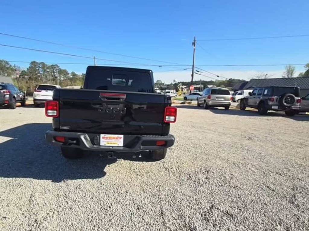 Used 2024 Jeep Gladiator Nighthawk Truck Crew Cab