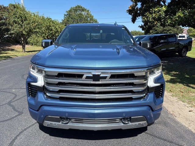 2024 Chevrolet Silverado 1500 High Country photo 2