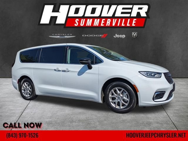 2024 Chrysler Pacifica Touring L's photo