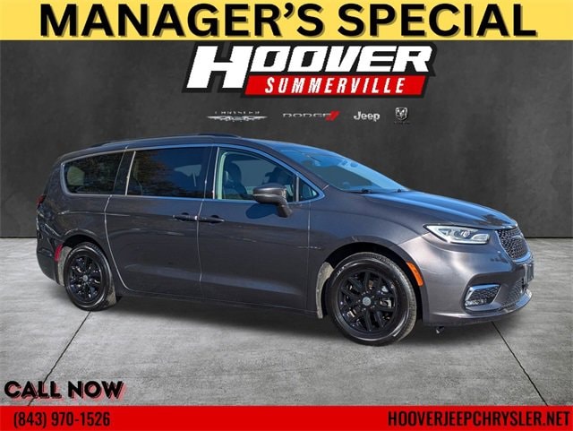 2022 Chrysler Pacifica Touring L's photo