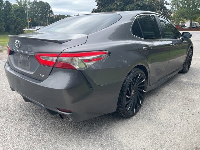 2018 Toyota Camry SE photo 3